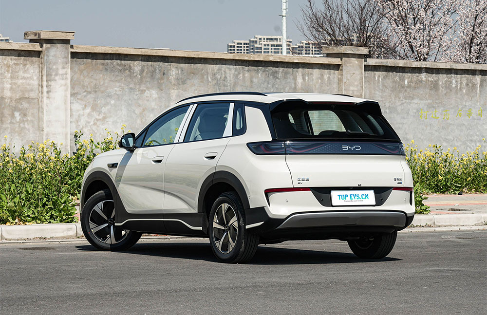 BYD Sealion 05 EV space