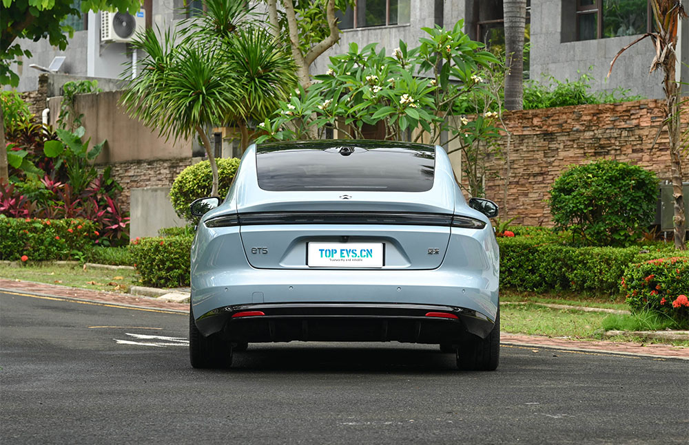 NIO ET5 range