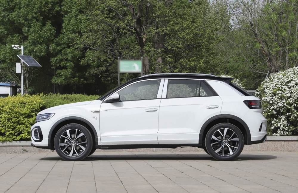 Volkswagen T-Roc trunk space