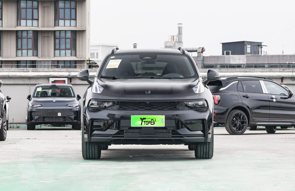 2025 Lynk & Co 01