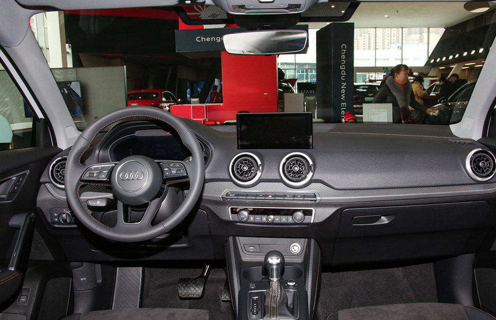 Audi-Q2L e-tron 2022