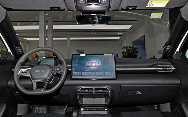 BYD e7 interior