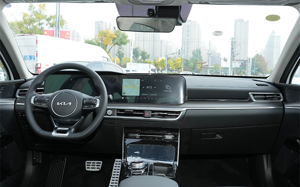Kia K5 interior