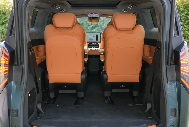 geely galaxy v series debut