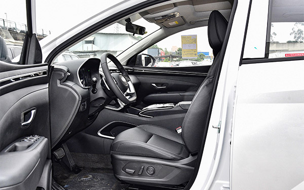 hyundai tucson spaces