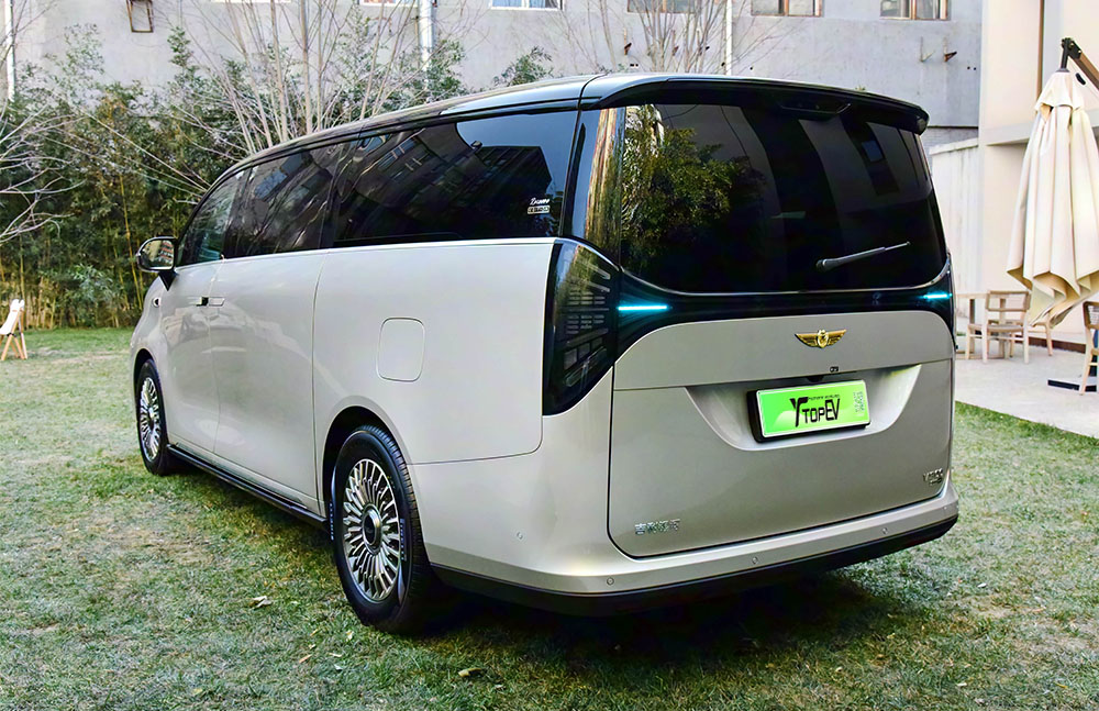 Geely Galaxy V900 interior