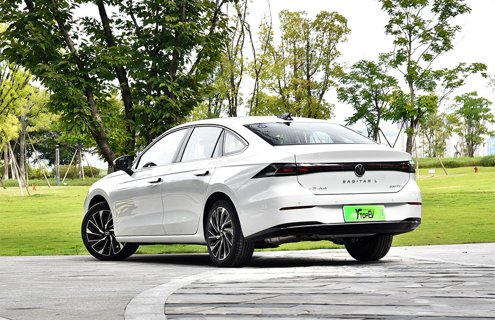 Volkswagen Sagitar L interior