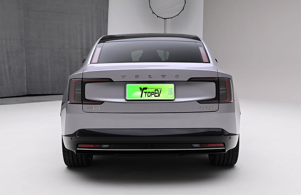 Volvo ES90 spaces