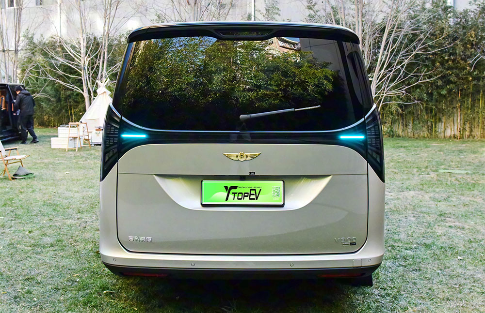 Geely Galaxy V900 spaces