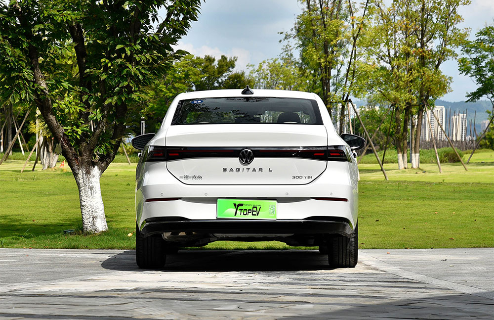 Volkswagen Sagitar L spaces